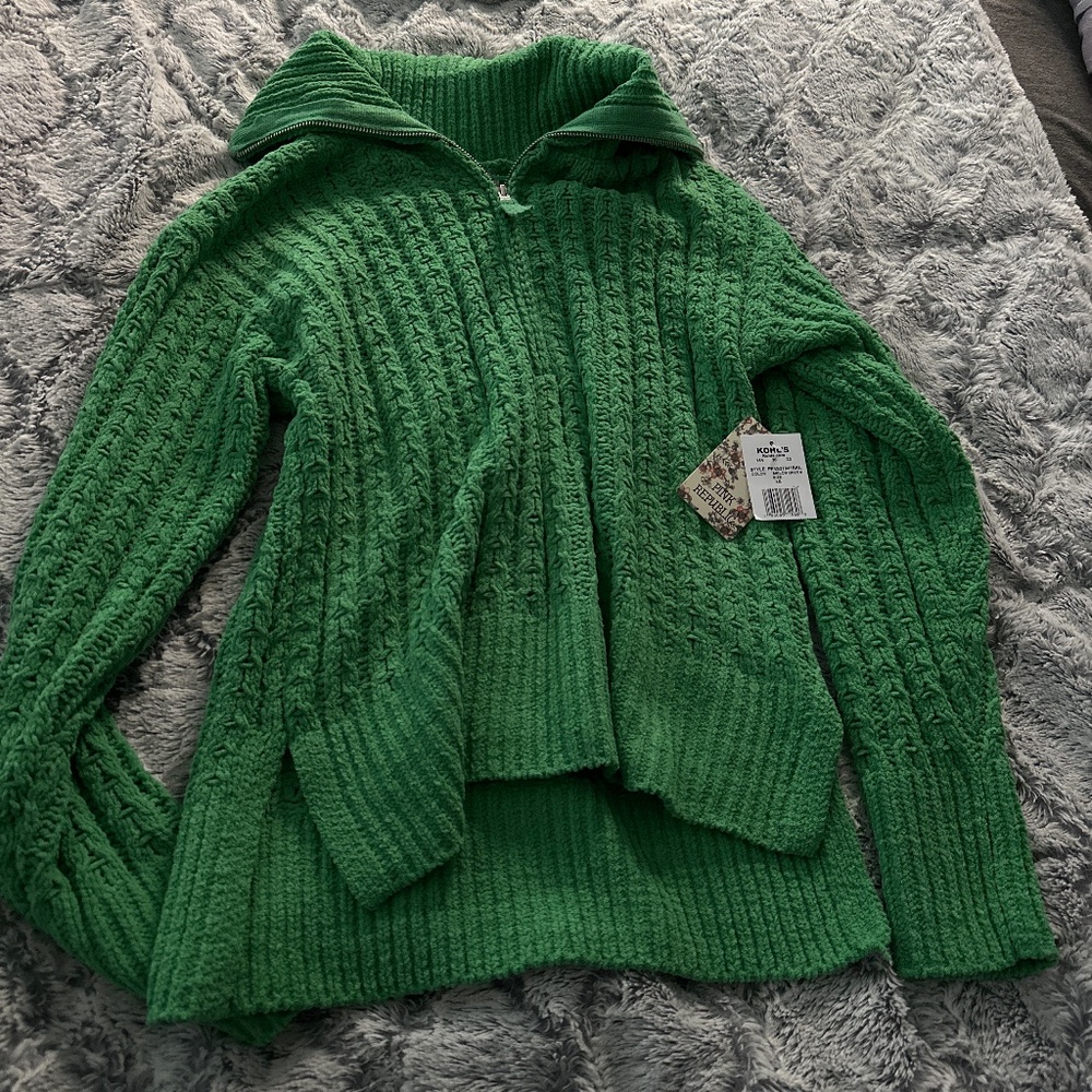 Kohl’s melon green sweater NWT